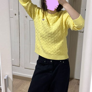 Gelber Pullover