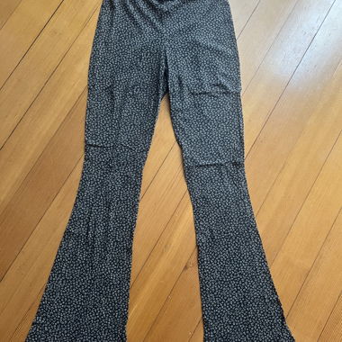 Pantalon en tissu évasé à fleurs