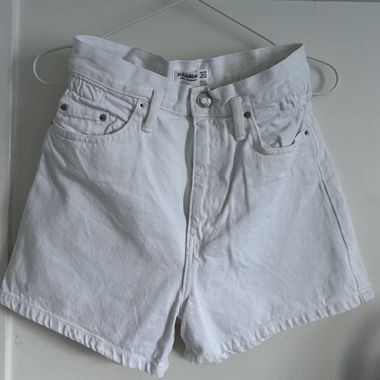 PULL&BEAR WHITE SHORTS