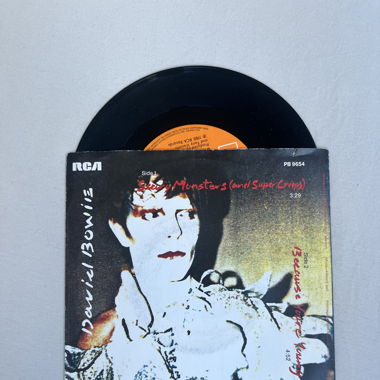 Single, Bowie