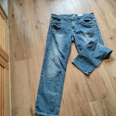 Jeans in denim con dettagli decorativi 46