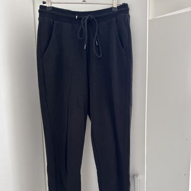 Schwarze basic Trainerhose