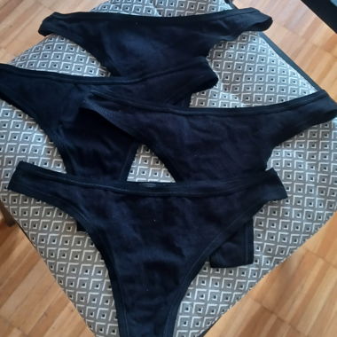 4 x Neue schwarze Strings