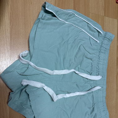 Grüne Kurze Hose