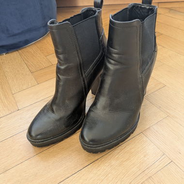 Bottines noires à talons hauts