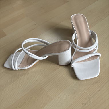Sandales blanches à talons