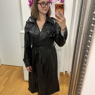 Zara schwarzer Kunstledermantel XS