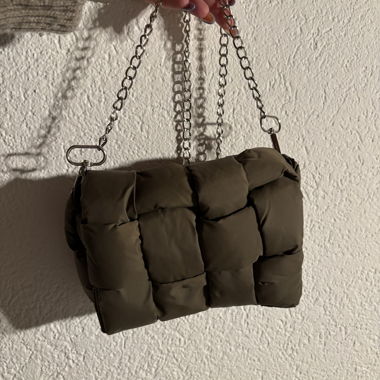 Sac bandoulière matelassé avec chaîne