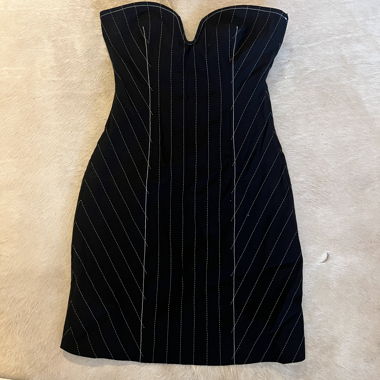 Abito nero stile tailleur