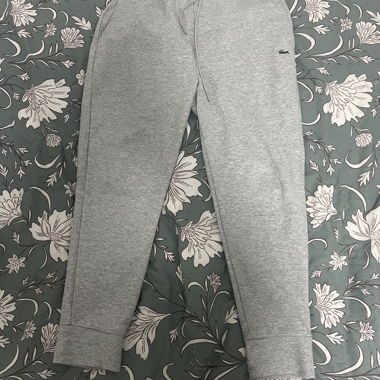 Graue Lacoste Jogginghose