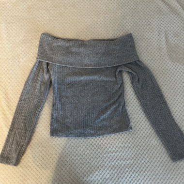 Pull à épaules dénudées 