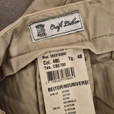 Pantaloni chino corti