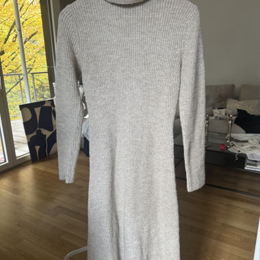 langes langärmliges Strickkleid m Rollkragen Wolle