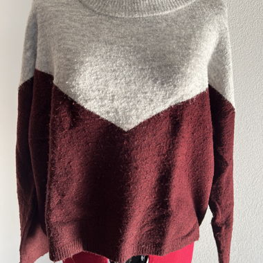 Pull en maille gris/bordeaux