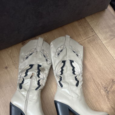 Cowboy Stiefel mit Schmetterling Stickerei