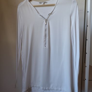 Blusa bianca con maniche lunghe con cerniera