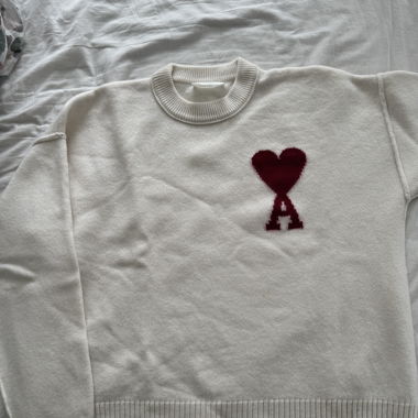 Maglione Ami Paris in lana con logo a cuore
