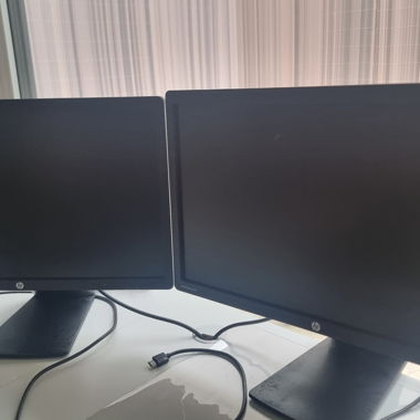 2 HP EliteDisplay E231 screens