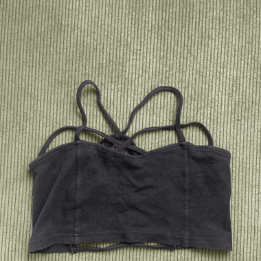 Schwarzes Crop Top