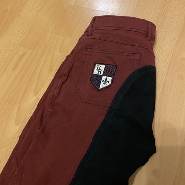 Bordeaux Reithose mit Stickerei
