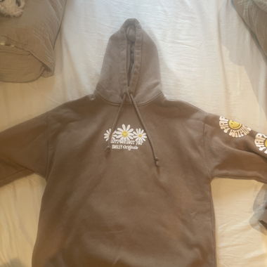 Sweat à capuche marron avec imprimé smiley