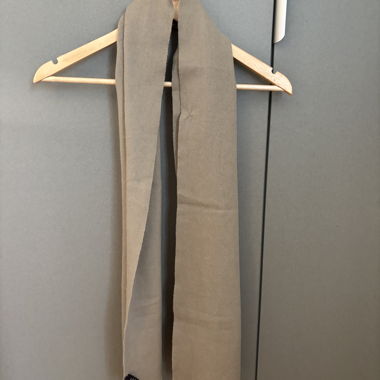 Beige 100% cashmere scarf with fringes