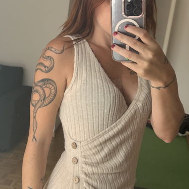 Robe décolletée beige