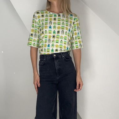 Green t-shirt with parfume bottle print
