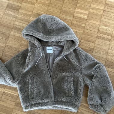 Giacca in pile grigia Bershka