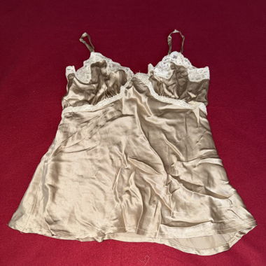Satin-Top in Beige mit Spitze von Sinequanone