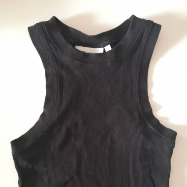 Schwarzes Top