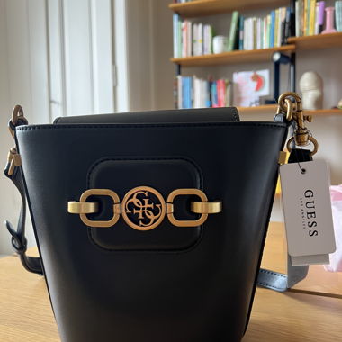 GUESS Bucket Bag