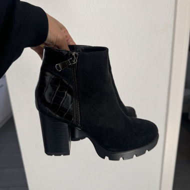 Black ankle boots with heel