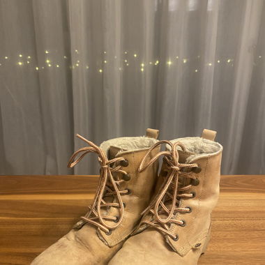 Beige / hellbraune Buffalo Winterschuhe (39)