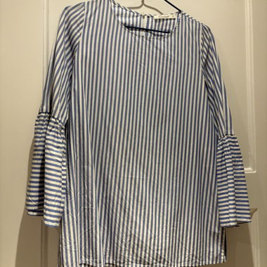Blusa a righe Soluzione con maniche a trombetta