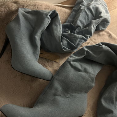 Stivali over-the-knee con tacco a spillo azzurro chiaro