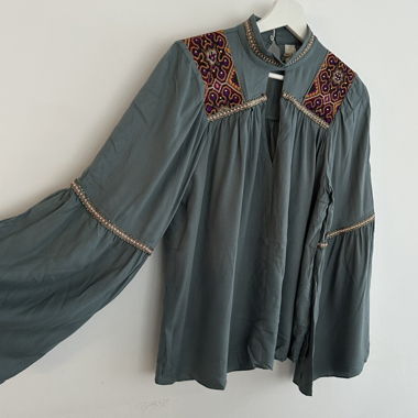 Bluse NKN Nekane mit vielen schönen Details Gr. S