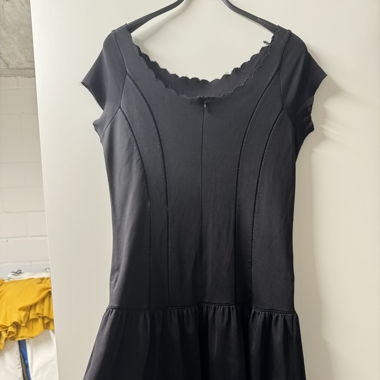 Schwarzes Kleid 