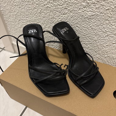 Sandali neri con cinturini incrociati ZARA tacco alto 37