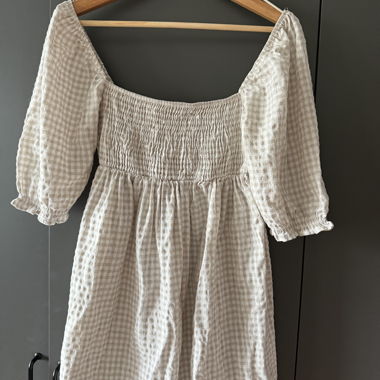 Kleid mit Puffaermeln