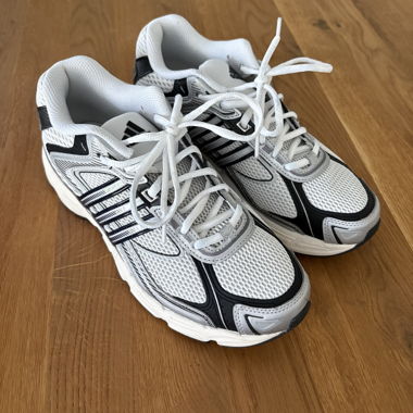 Adidas Sneakers Size 40 2/3