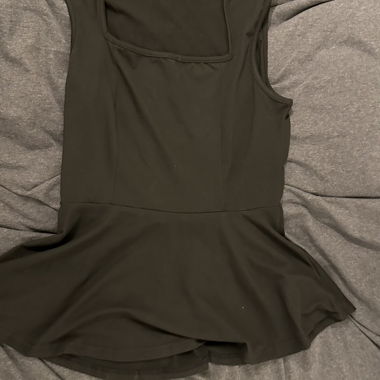 Haut noir pour femme à col châle