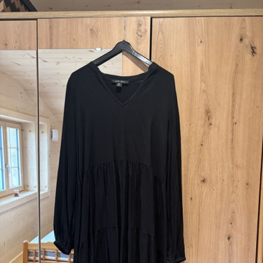 Robe noire évasée 