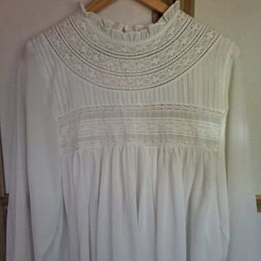 Blouse blanche au col chic