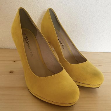 Chaussures à talons jaune