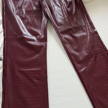 Pantalons en cuir synthétique bordeaux