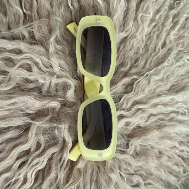 Gelbe Sonnenbrille