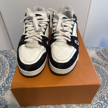 Sneakers bianche e nere low-top