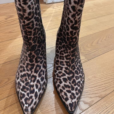 Stivaletti con stampa leopardata