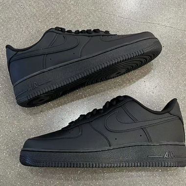NIKE low sneakers